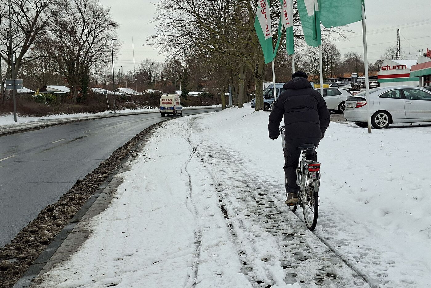 Bataverstraße: Auch dieser Weg wird im Winter genutzt und sollte geräumt werden, denn es gibt hier keine alternativen Routen. Bataverstraße: Auch dieser Weg wird im Winter genutzt und sollte geräumt werden, denn es gibt hier keine alternativen Routen.