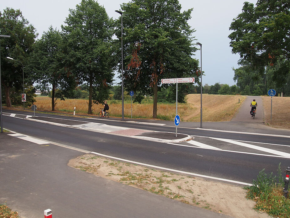 Übersichtlich: Querungshilfe an der Bonner Straße nach der Erneuerung