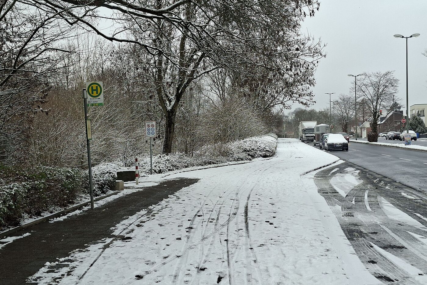 Steinhausstraße: Auch eine wichtige Route. Hier wurde nur die Bushaltestelle Weidenstraße geräumt. Steinhausstraße: Auch eine wichtige Route. Hier wurde nur die Bushaltestelle Weidenstraße geräumt.