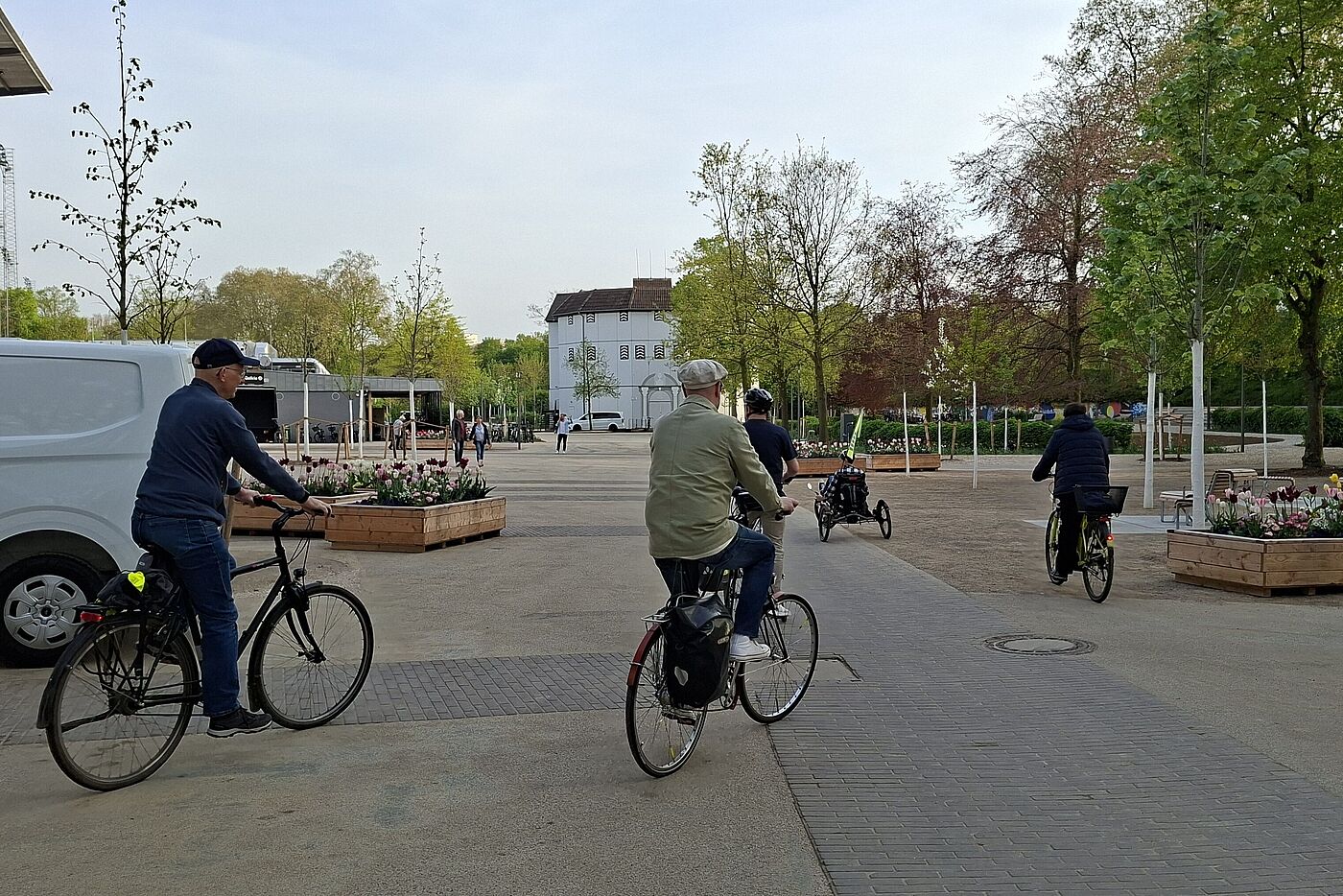 Der Weg "Am Rennbahnpark" verbindet die Hammer Landstraße mit der Stresemannallee in gut befahrberer Qualität