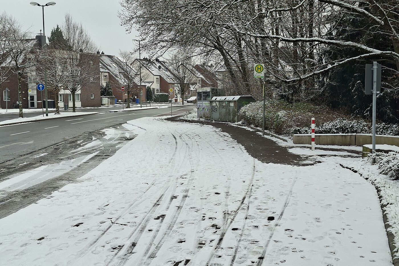 Steinhausstraße: Auch eine wichtige Route. Hier wurde nur die Bushaltestelle Weidenstraße geräumt. Steinhausstraße: Auch eine wichtige Route. Hier wurde nur die Bushaltestelle Weidenstraße geräumt.