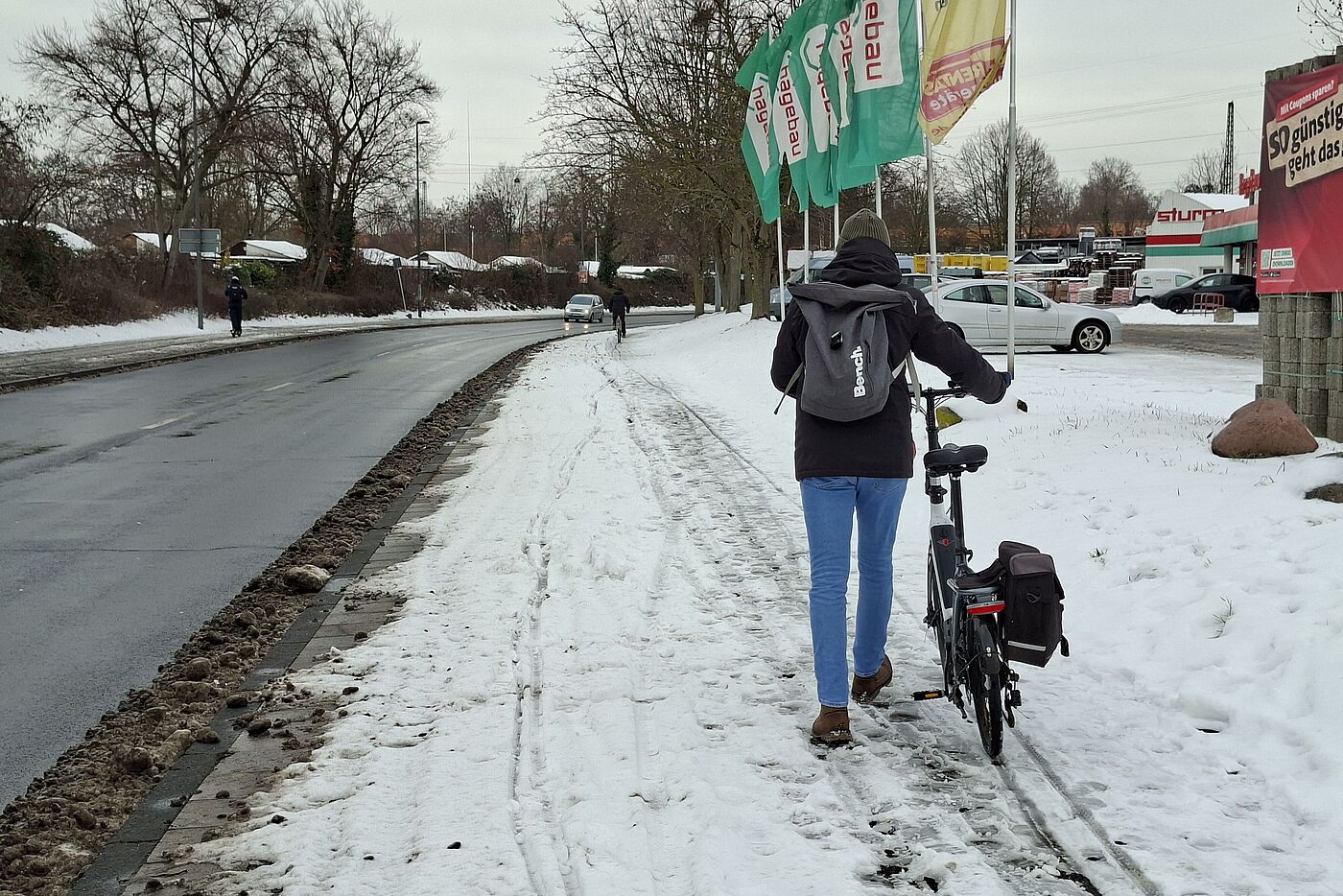 Bataverstraße: Auch dieser Weg wird im Winter genutzt und sollte geräumt werden, denn es gibt hier keine alternativen Routen. Bataverstraße: Auch dieser Weg wird im Winter genutzt und sollte geräumt werden, denn es gibt hier keine alternativen Routen.