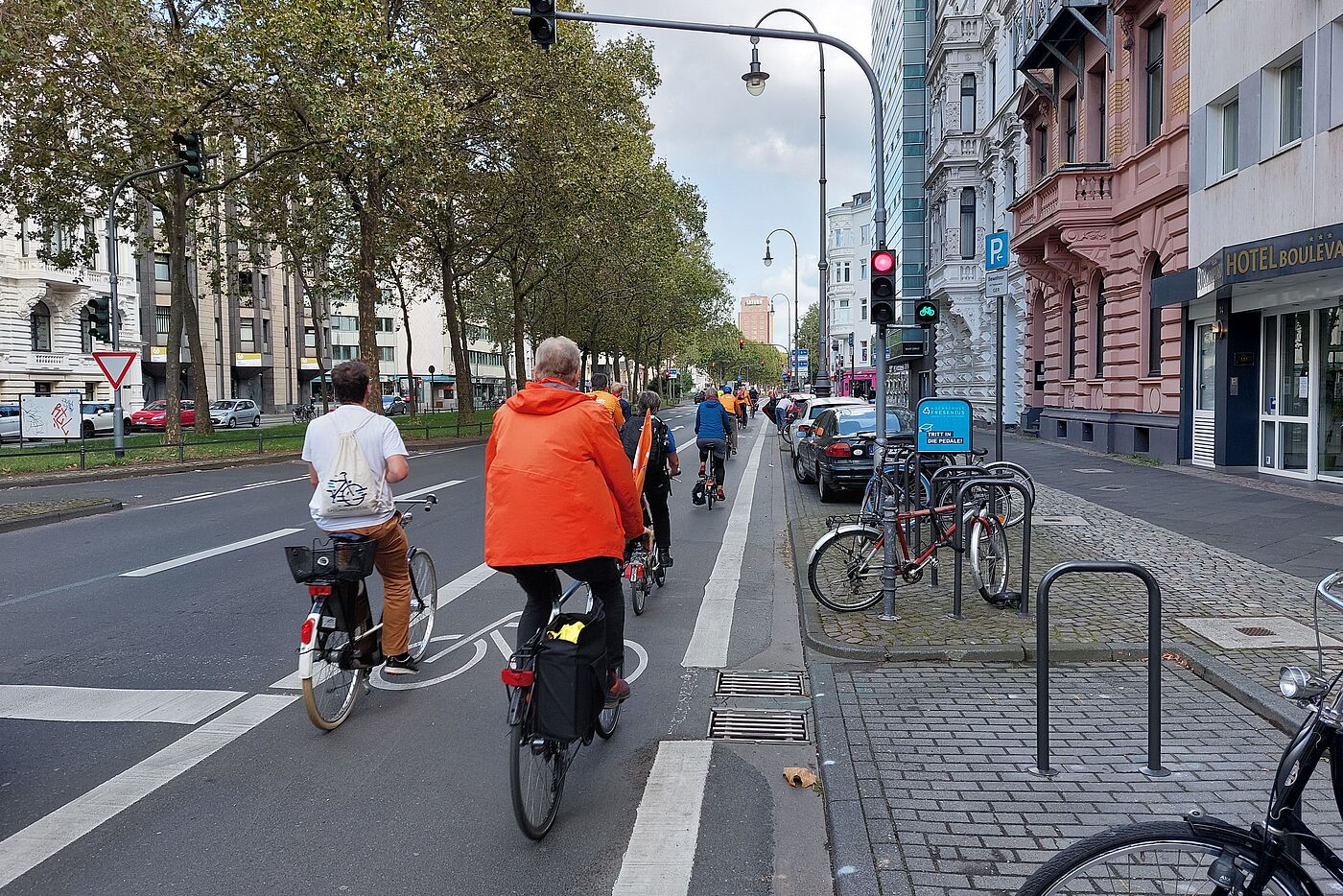 Hansaring: Radfahrerampel ermöglicht Weiterfahrt