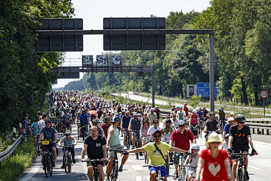 Für die legendäre ADFC-Sternfahrt in Berlin werden sogar Autobahnen freigegeben Für die legendäre ADFC-Sternfahrt in Berlin werden sogar Autobahnen freigegeben