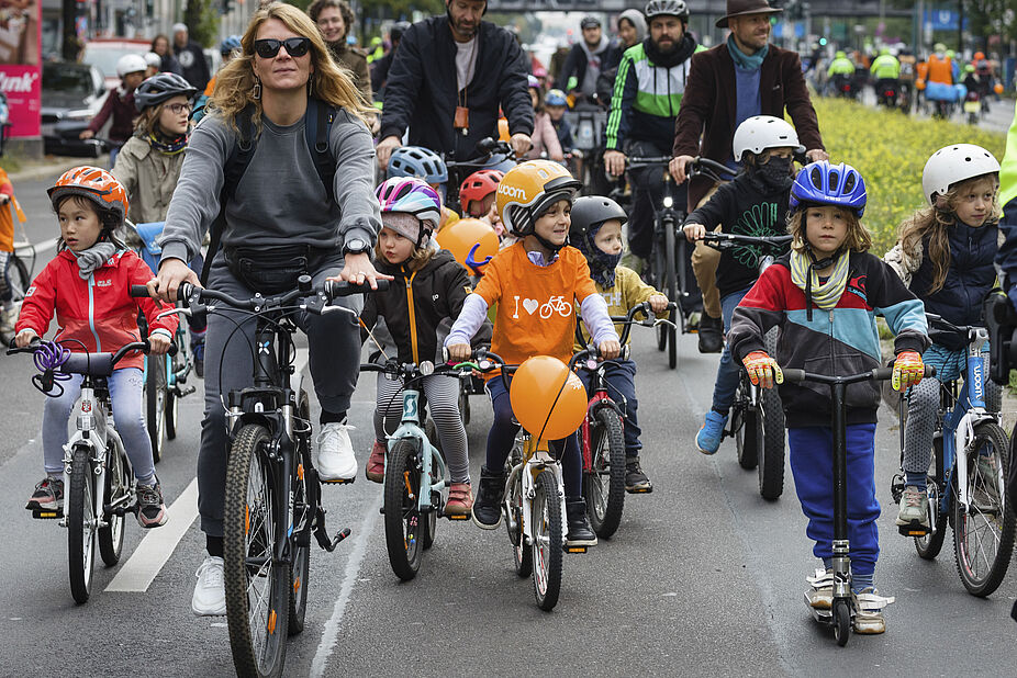 Zur Kidical Mass fordern Kinder und Eltern: Straßen sind für alle da! ADFC Kidical Mass | 24.September 2022