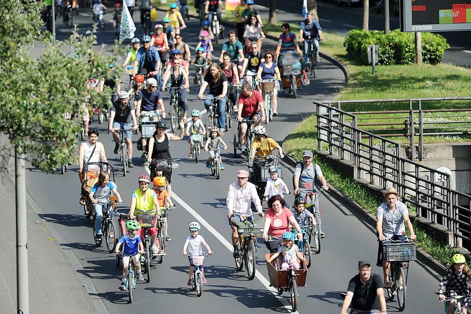 Kidical Mass: Kinder und Familien fordern sichere Straßen für alle Kidical Mass: Kinder und Familien fordern sichere Straßen für alle